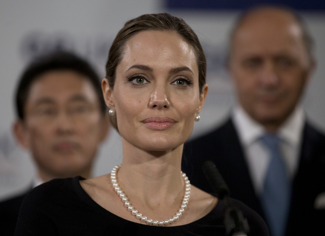 Dieu it biet ve benh liet nua mat Angelina Jolie mac phai-Hinh-5